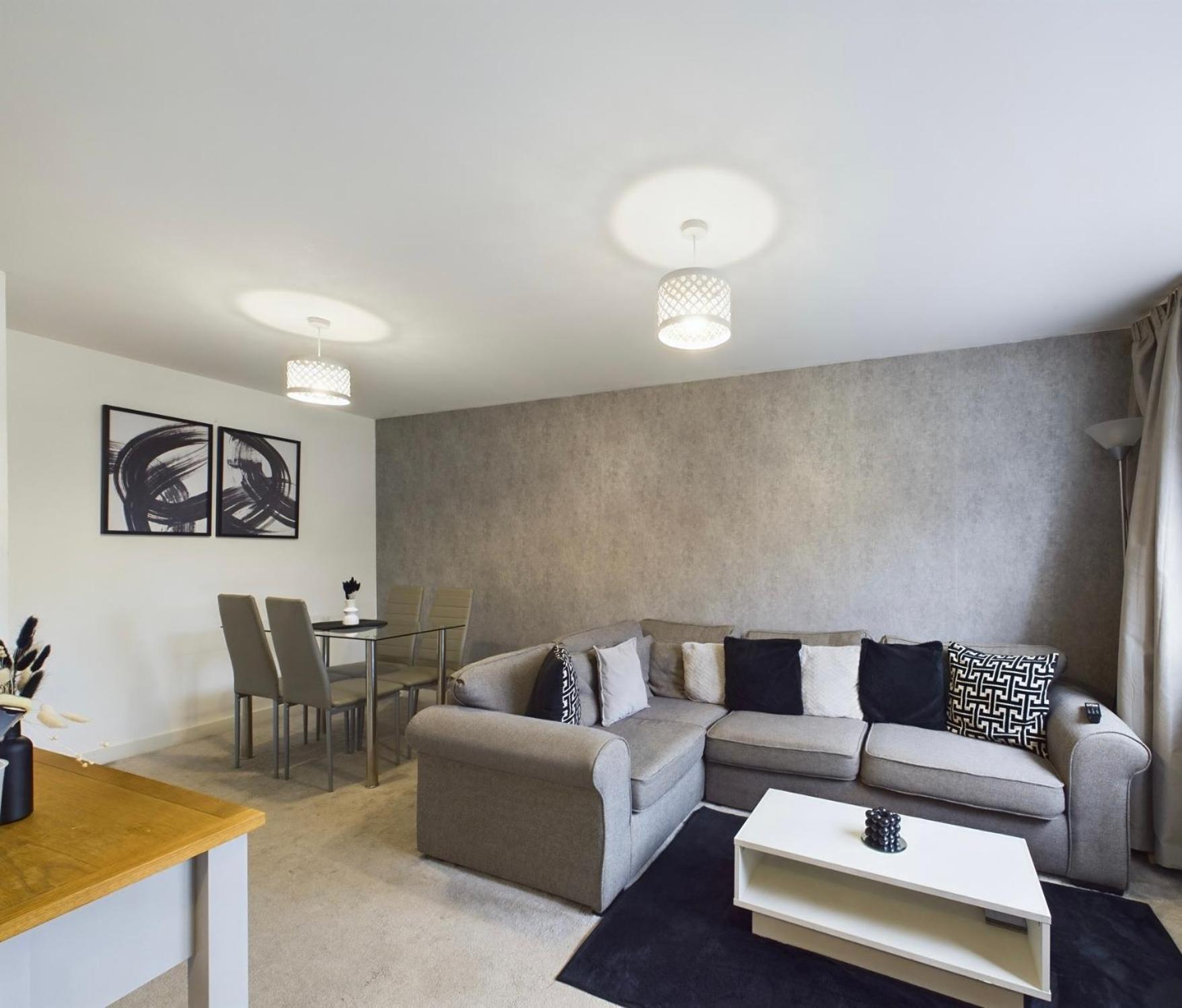 Modern 2 Bed City Apartment With Private Parking Swansea Extérieur photo