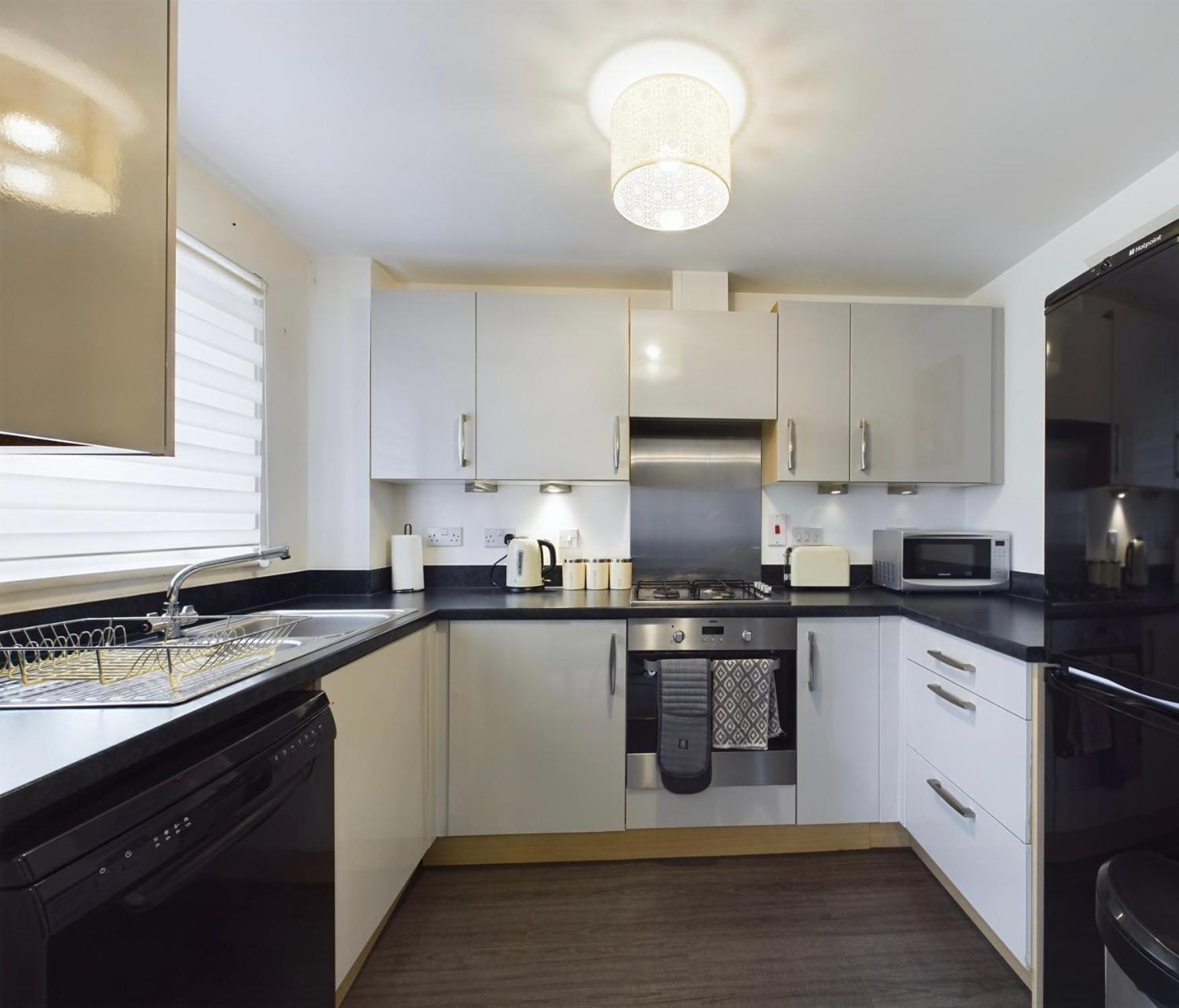 Modern 2 Bed City Apartment With Private Parking Swansea Extérieur photo